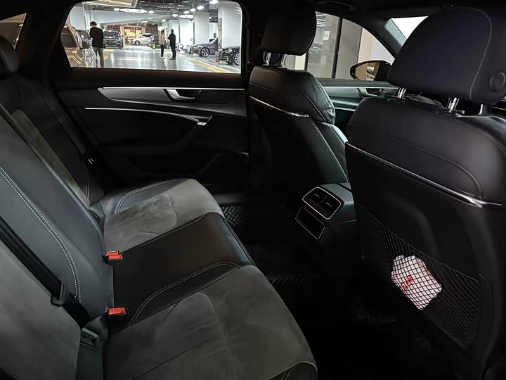 Фото 19 - Audi A6L