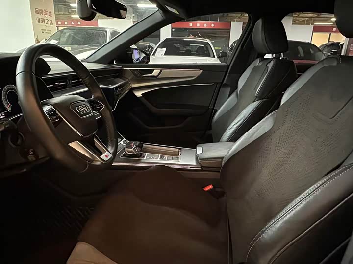 Фото 5 - Audi A6L