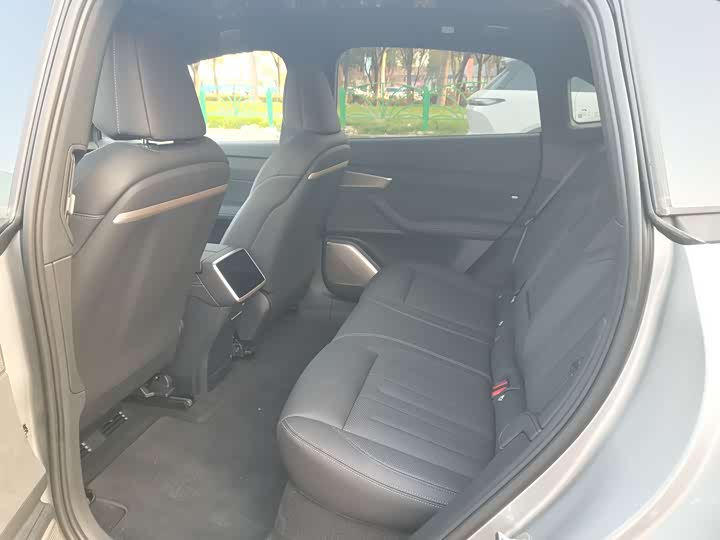 Фото 11 - Nio Onvo L60