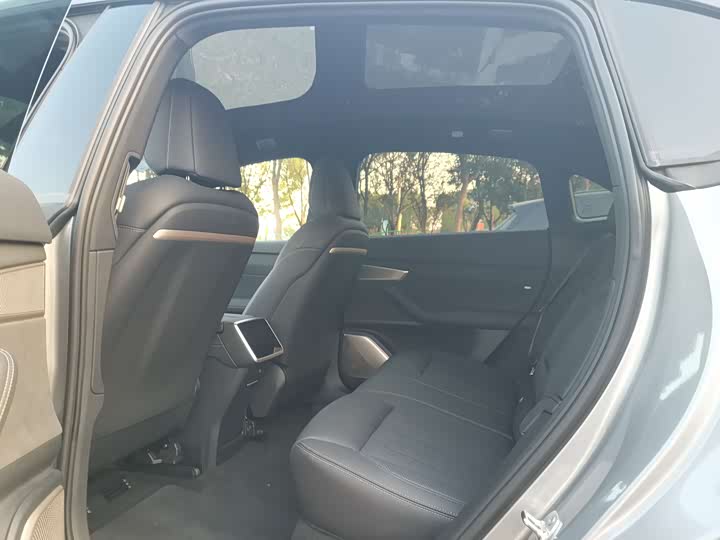 Фото 12 - Nio Onvo L60