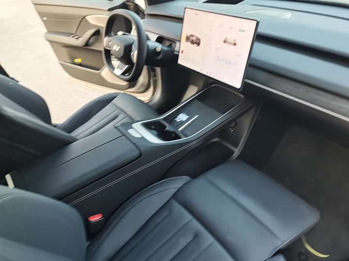 Фото 20 - Nio Onvo L60