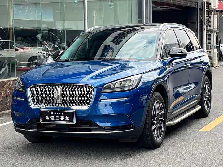 Фото 1 - Lincoln Corsair