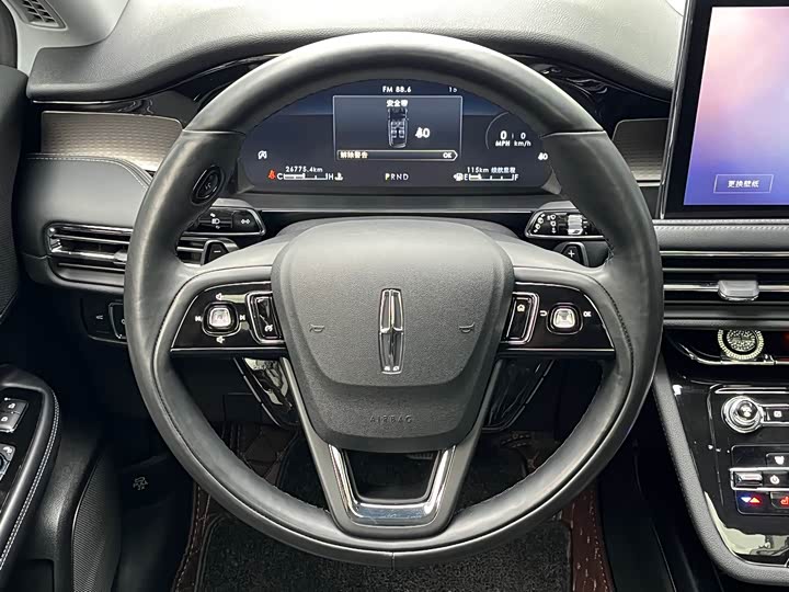 Фото 10 - Lincoln Corsair