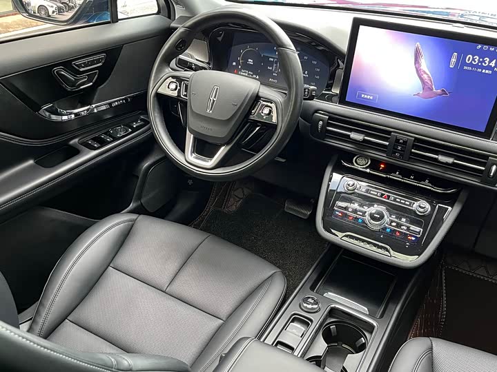 Фото 11 - Lincoln Corsair