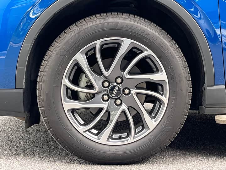 Фото 17 - Lincoln Corsair