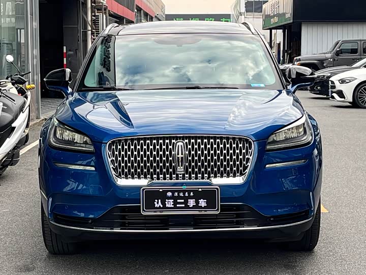 Фото 2 - Lincoln Corsair