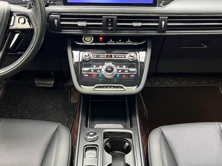 Фото 8 - Lincoln Corsair