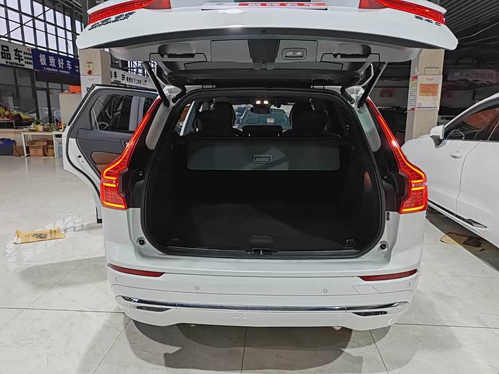 Фото 11 - Volvo XC60