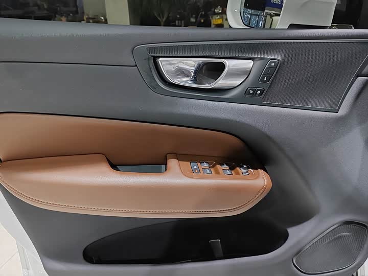 Фото 6 - Volvo XC60