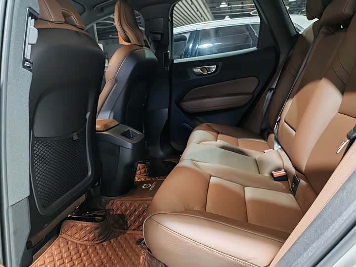 Фото 8 - Volvo XC60