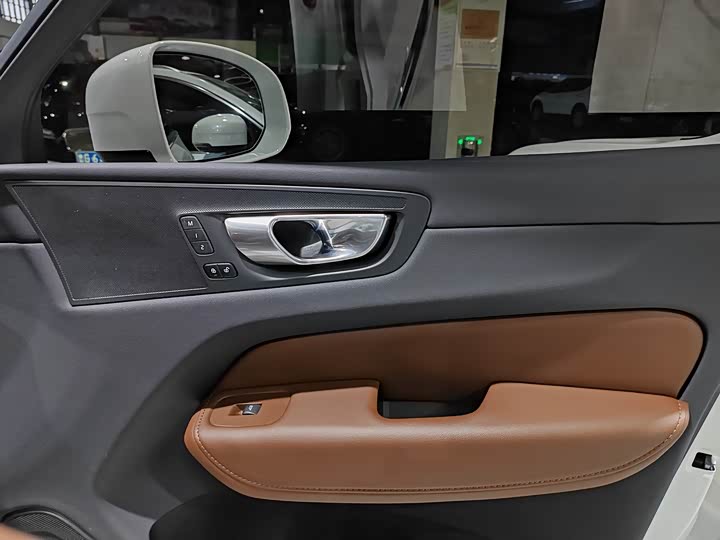 Фото 9 - Volvo XC60