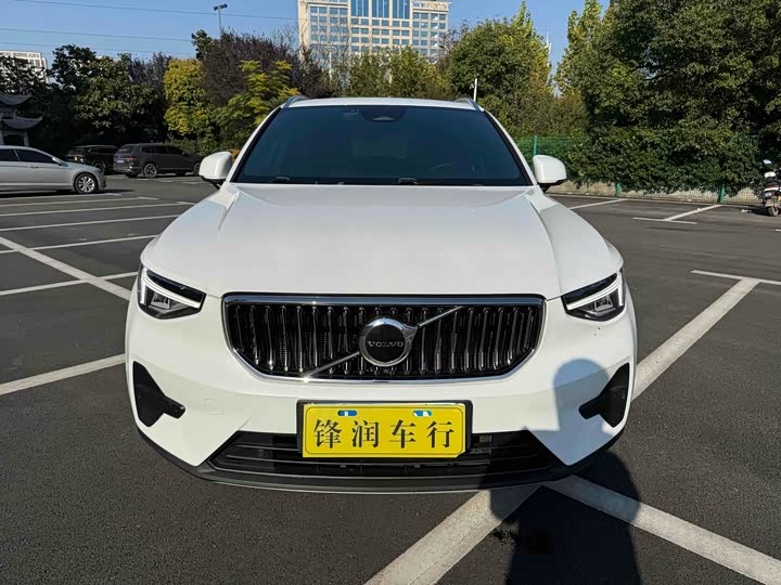 Фото 2 - Volvo XC40