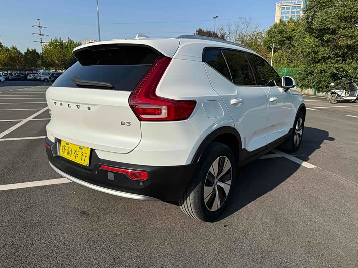 Фото 4 - Volvo XC40