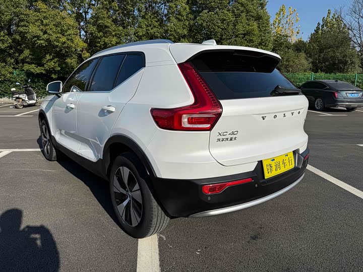 Фото 6 - Volvo XC40