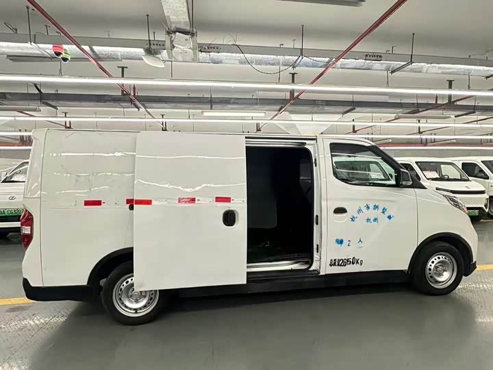 Фото 10 - Maxus EV30