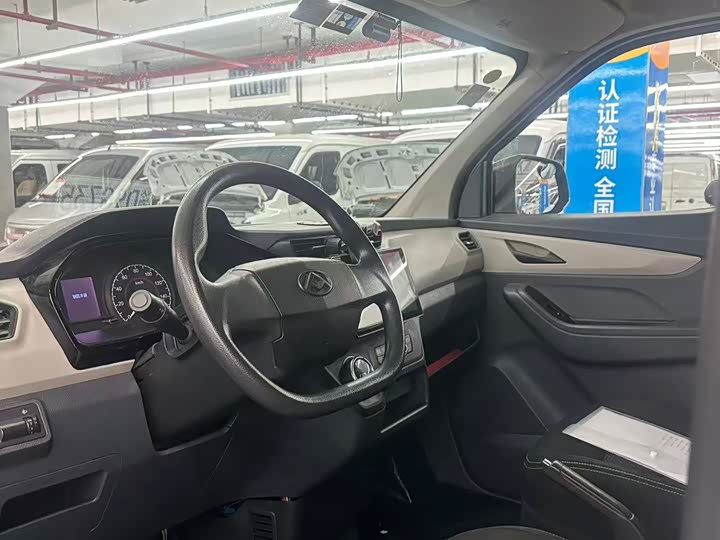 Фото 11 - Maxus EV30