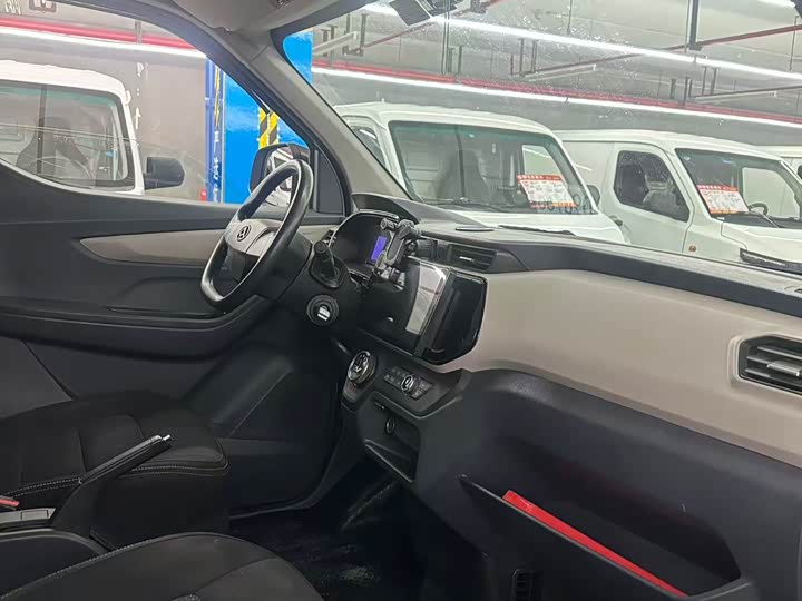 Фото 12 - Maxus EV30