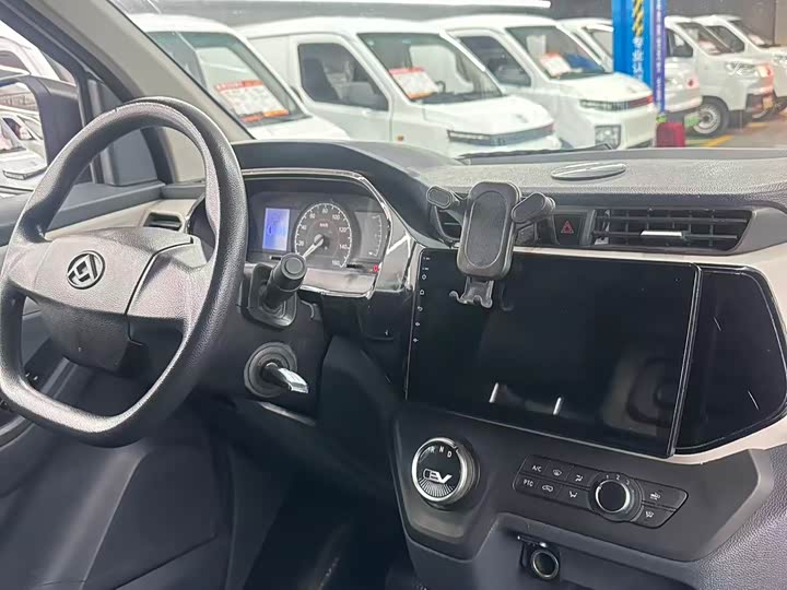 Фото 13 - Maxus EV30