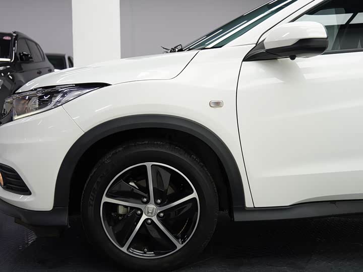 Фото 8 - Honda Vezel