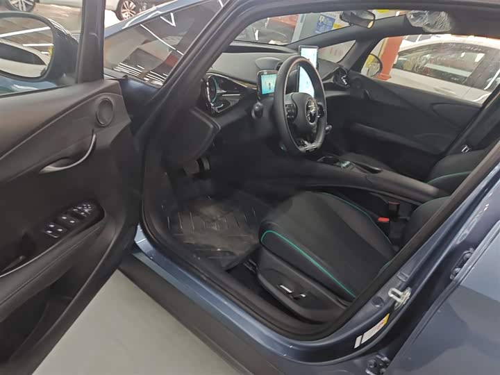 Фото 16 - BYD Dolphin