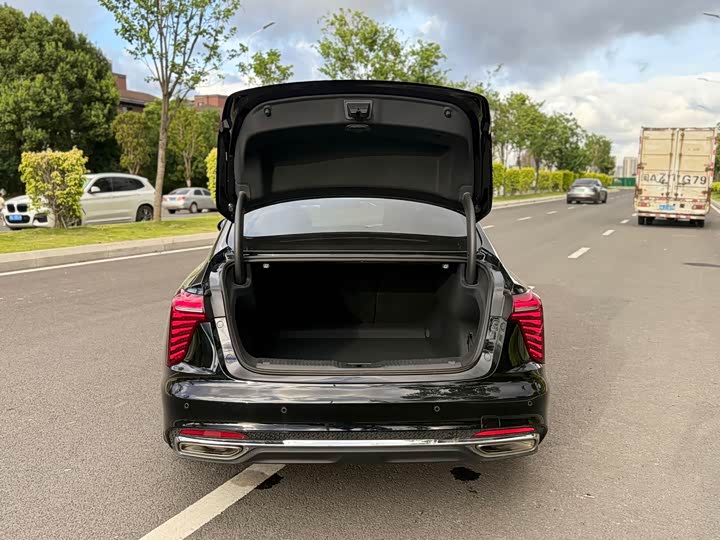 Фото 11 - Hongqi H5