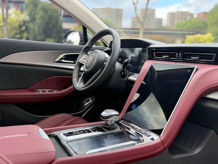 Фото 14 - Hongqi H5