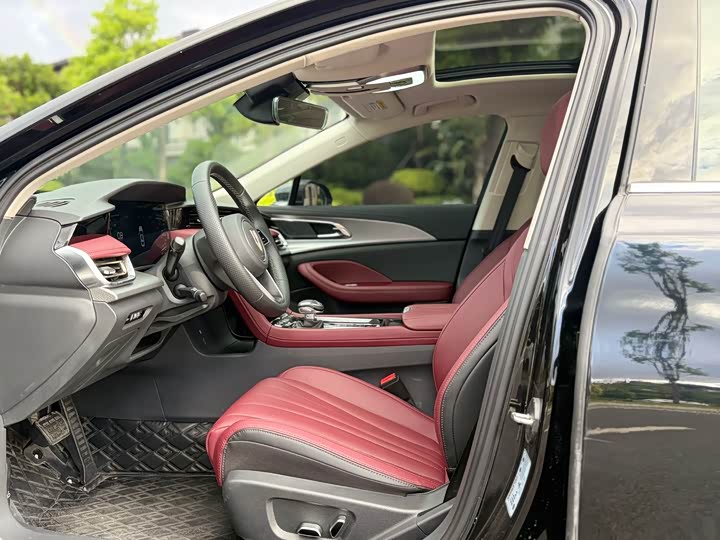 Фото 8 - Hongqi H5