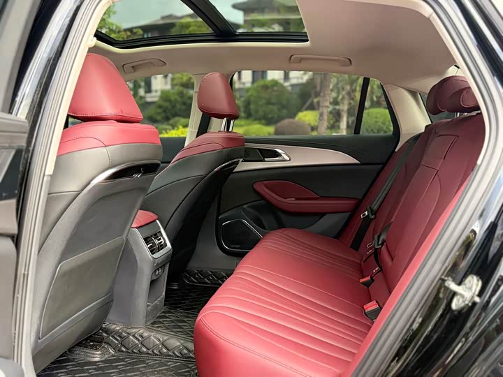 Фото 9 - Hongqi H5