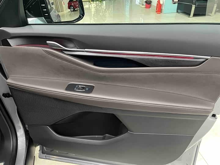 Фото 10 - Ford Edge