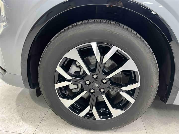 Фото 20 - Ford Edge