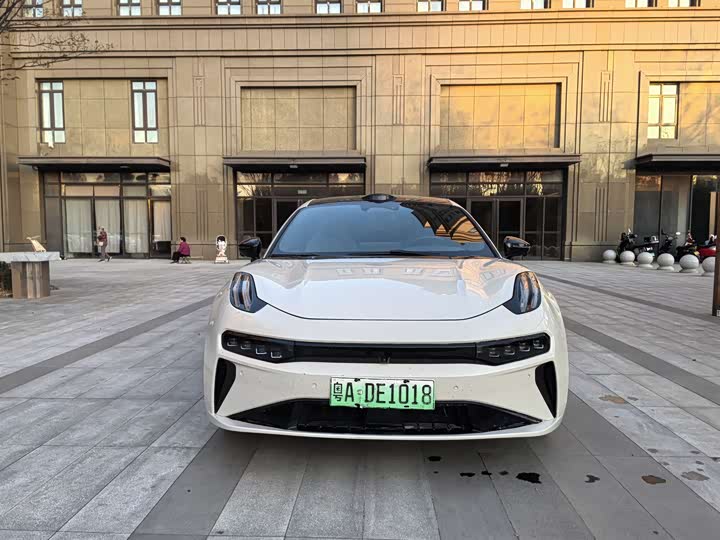 Фото 2 - Zeekr 001