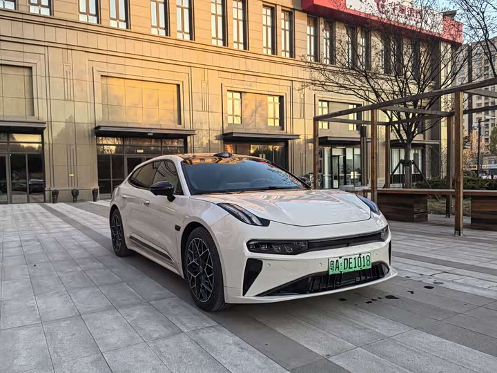 Фото 3 - Zeekr 001