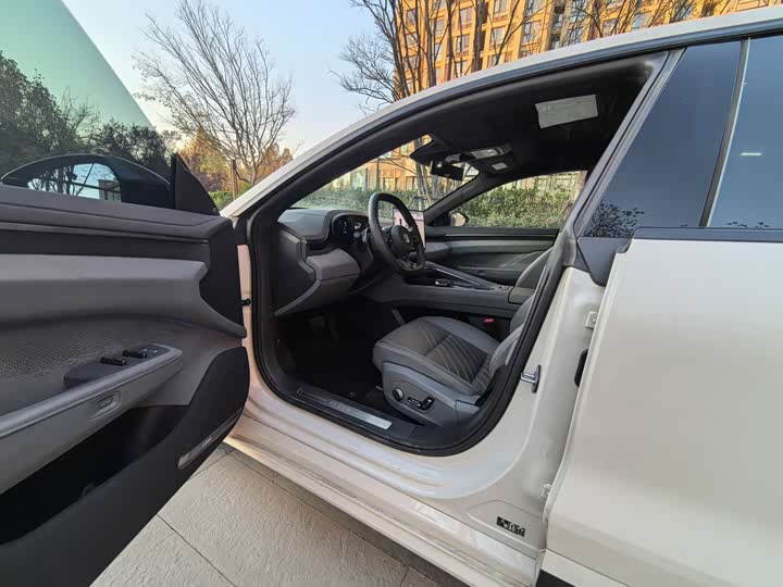 Фото 4 - Zeekr 001