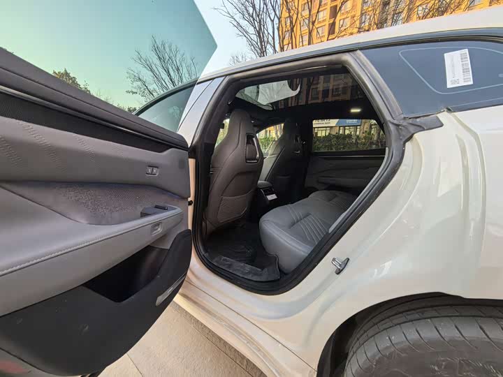 Фото 6 - Zeekr 001