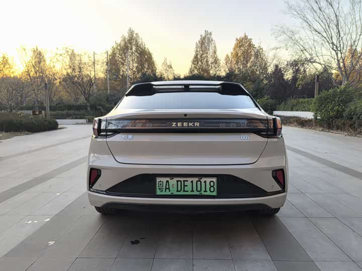 Фото 8 - Zeekr 001