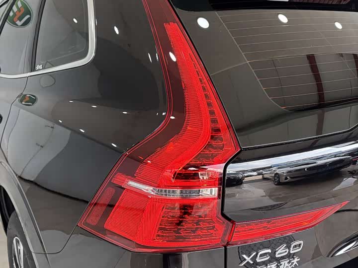 Фото 10 - Volvo XC60