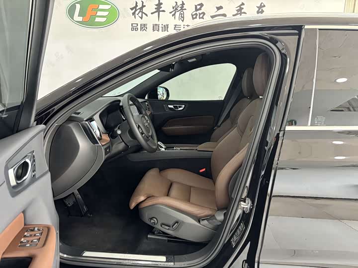 Фото 12 - Volvo XC60