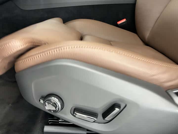 Фото 13 - Volvo XC60