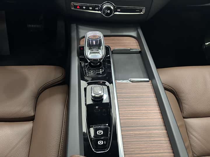 Фото 17 - Volvo XC60