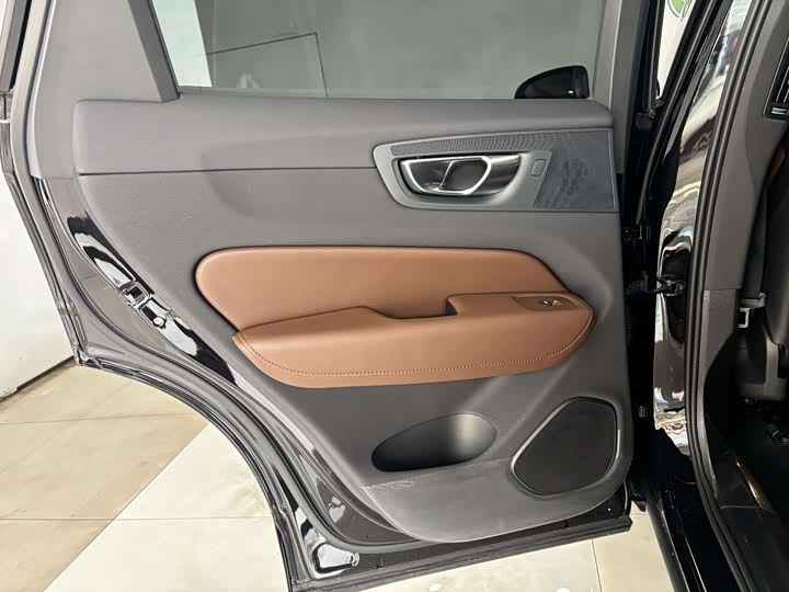 Фото 19 - Volvo XC60