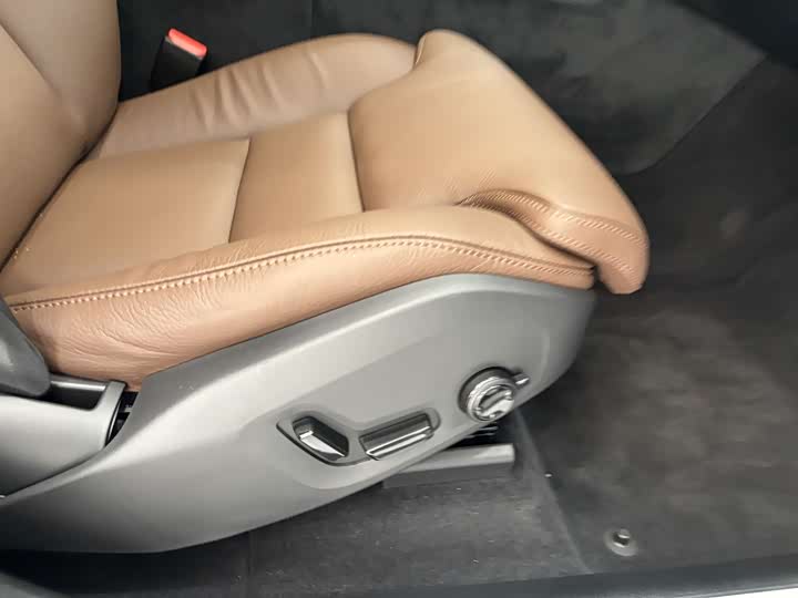 Фото 25 - Volvo XC60