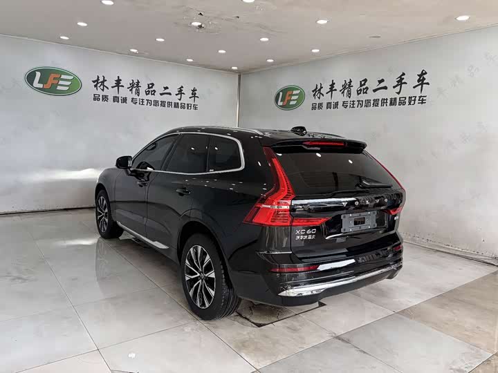 Фото 8 - Volvo XC60