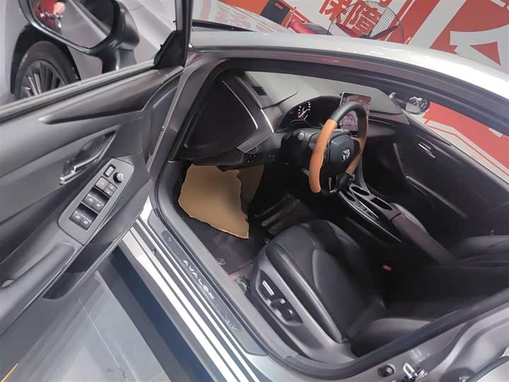 Фото 16 - Toyota Avalon