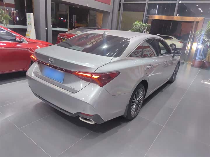 Фото 7 - Toyota Avalon