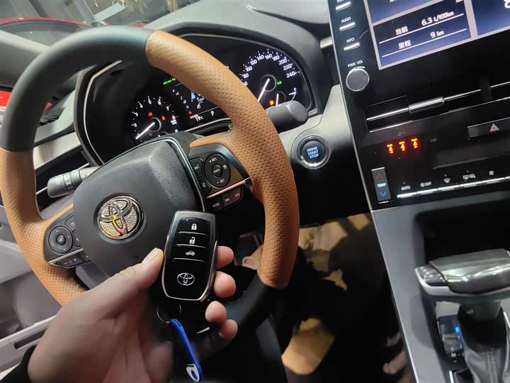 Фото 9 - Toyota Avalon