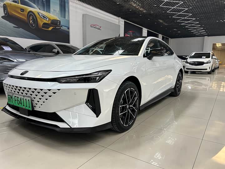 Фото 1 - Changan UNI-V Hybrid