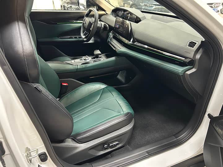 Фото 11 - Changan UNI-V Hybrid