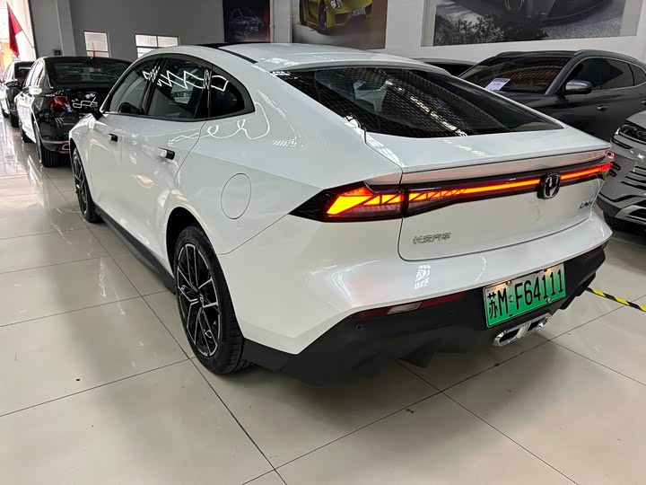 Фото 13 - Changan UNI-V Hybrid