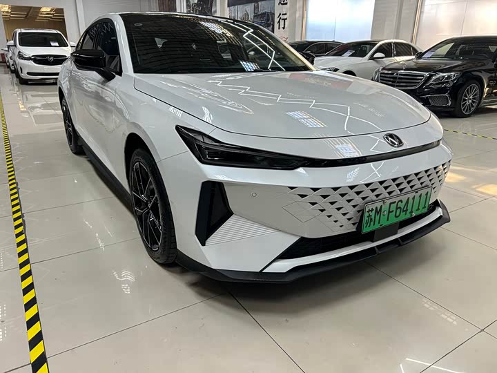 Фото 3 - Changan UNI-V Hybrid