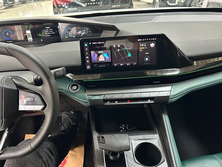 Фото 6 - Changan UNI-V Hybrid